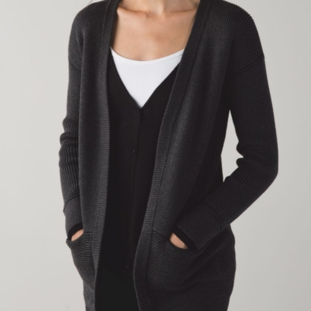 Lululemon Vestigan in Heather black/black  8/10